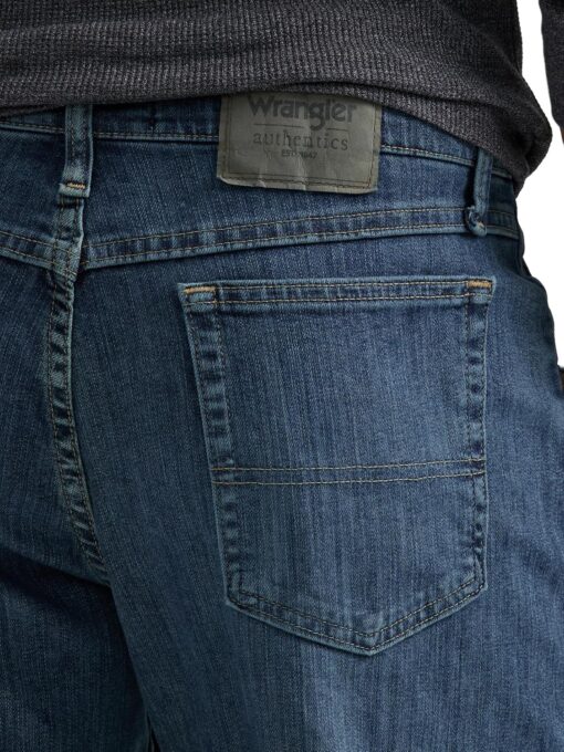 Wrangler Authentics Men's Classic 5-Pocket Relaxed Fit Flex Jean - Image 5
